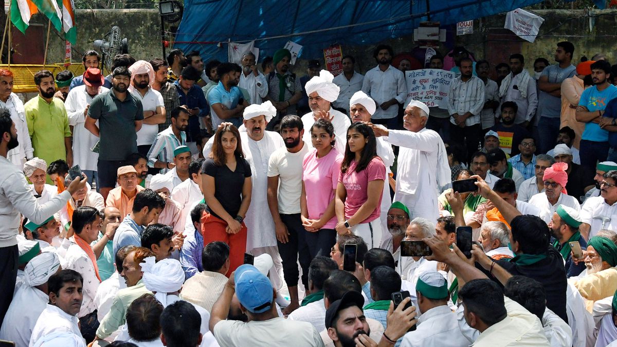 Wrestlers Protest What We Will Do With Medals Bajrang Punia After Scuffle With Delhi Police 0023